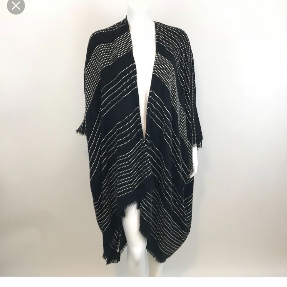 URBAN OUTFITTERS BDG BLCK/WHITE KIMONO WITH FRINGE